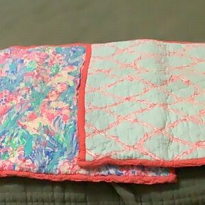 Two Lilly pillow shams